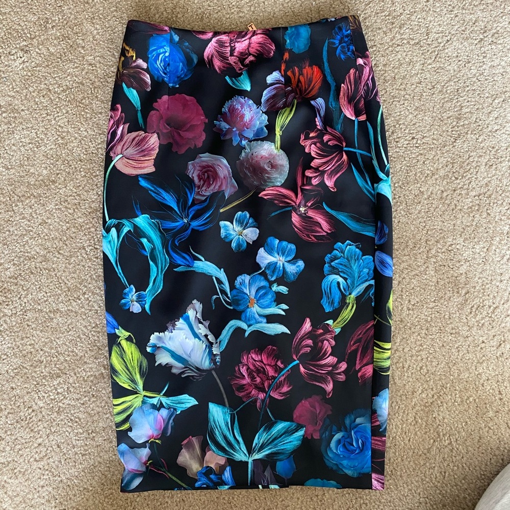 Luxuriously smooth and silky Ted Baker skirt NWOT